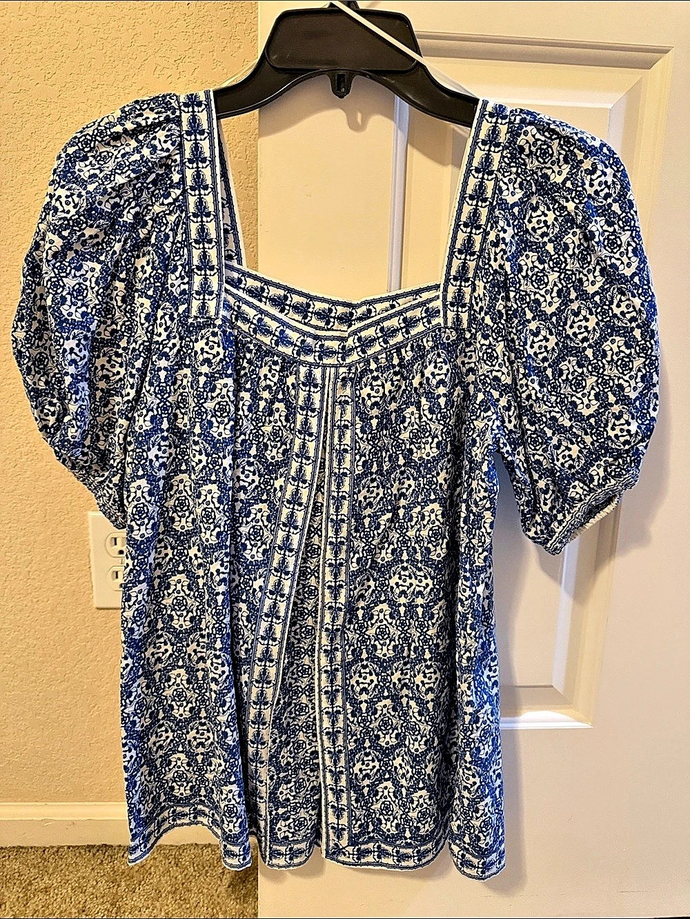 Max Studio Floral Puff Sleeve Blouse in Blue & White Size Small